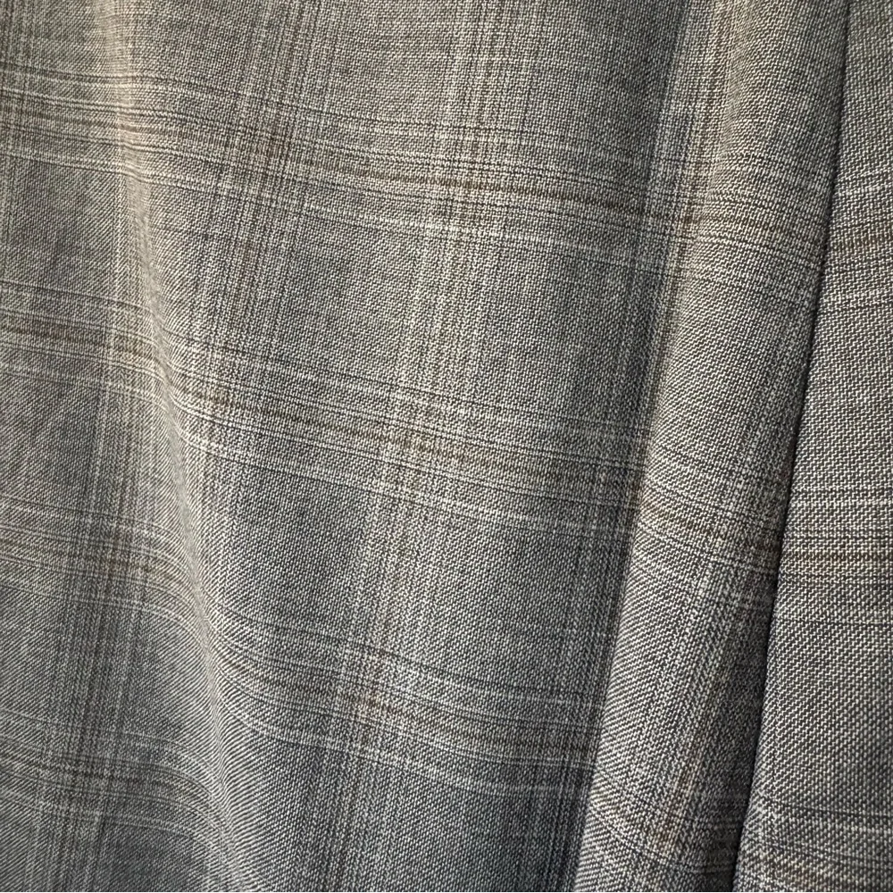 Joseph Abboud Gray Windowpane 2-Piece Suit | Size 54R Jacket, 49W Pants $85